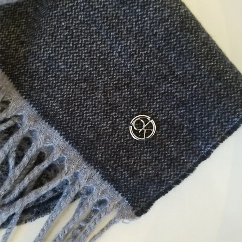 Calvin Klein Black and Gray Ombre Men's Scarf NWOT